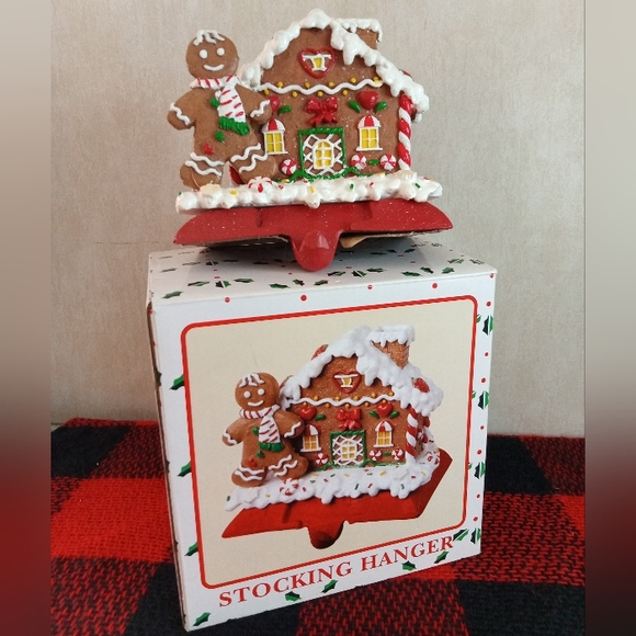 Gingerbread Man Metal Cracker Barrel Stocking Hanger - Picture 5 of 6